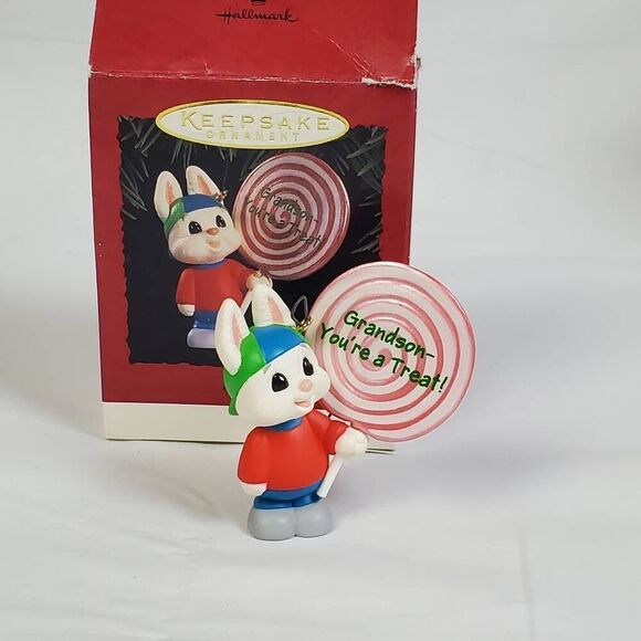 1995 Hallmark Keepsake Ornament "Grandson – You're a Treat!" Bunny with Lollipop - Picture 2 of 6